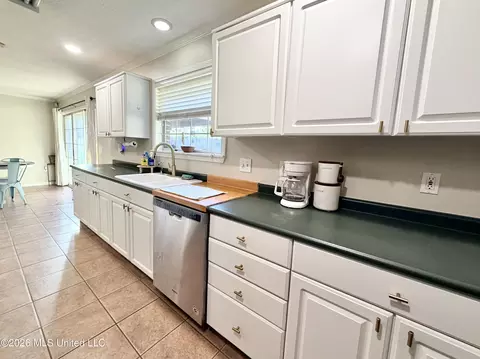Kitchen - 712 Trip Dr, Brandon, MS 39042 photo 3 of 3