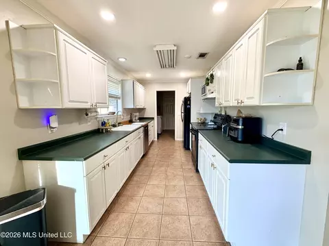 Kitchen - 712 Trip Dr, Brandon, MS 39042 photo 1 of 3