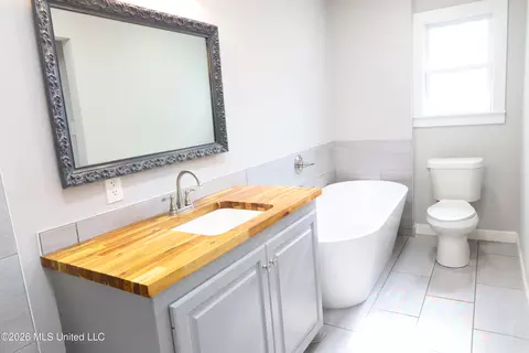 Bath - 67 Willowbrook Ln, Brandon, MS 39042 photo 1 of 5