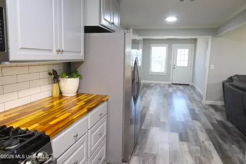 Entry Way - 67 Willowbrook Ln, Brandon, MS 39042 photo 1 of 3