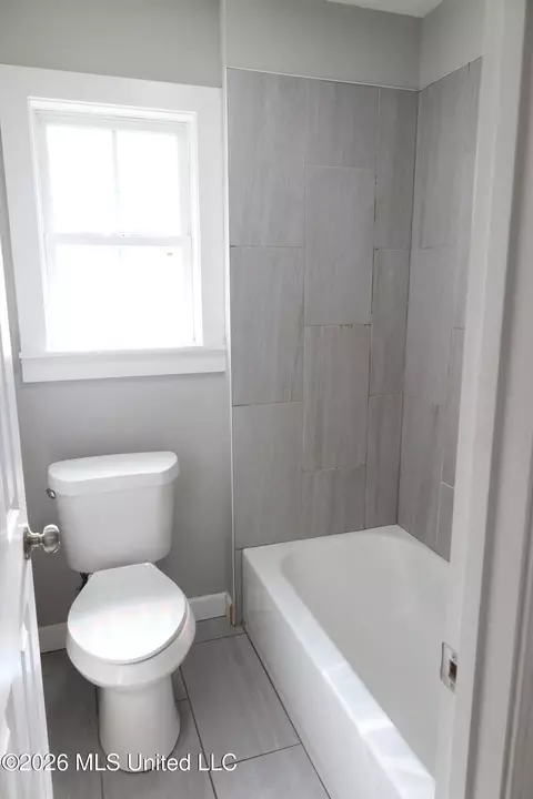 Bath - 67 Willowbrook Ln, Brandon, MS 39042 photo 5 of 5