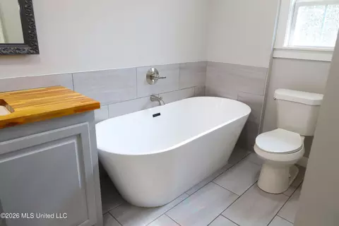 Bath - 67 Willowbrook Ln, Brandon, MS 39042 photo 2 of 5
