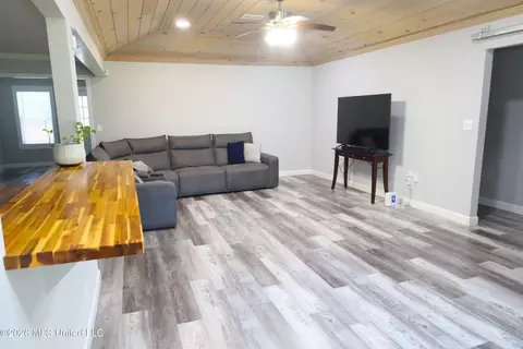 Living - 67 Willowbrook Ln, Brandon, MS 39042 photo 1 of 2
