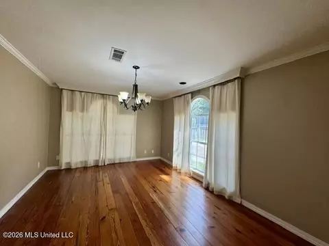 Living - 6 Turtle Ln, Natchez, MS 39120 photo 3 of 4