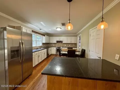 Kitchen - 6 Turtle Ln, Natchez, MS 39120 photo 2 of 5