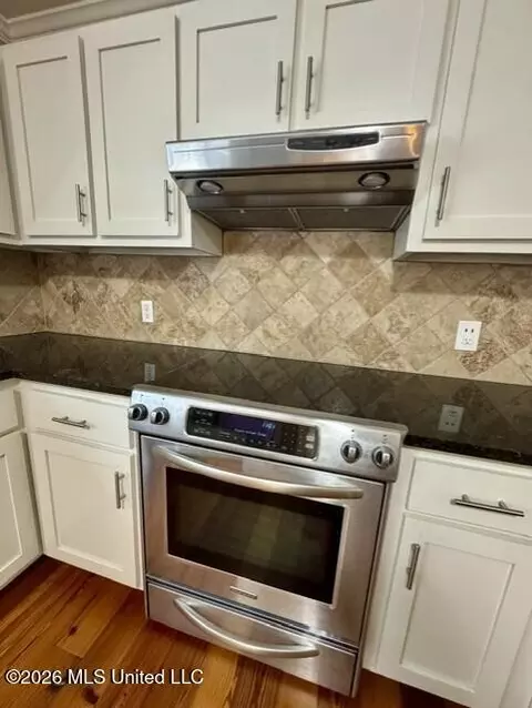 Kitchen - 6 Turtle Ln, Natchez, MS 39120 photo 5 of 5