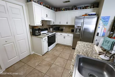 Kitchen - 486 Mockingbird Cir, Brandon, MS 39047 photo 1 of 6