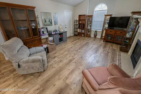 Living - 486 Mockingbird Cir, Brandon, MS 39047 photo 1 of 2