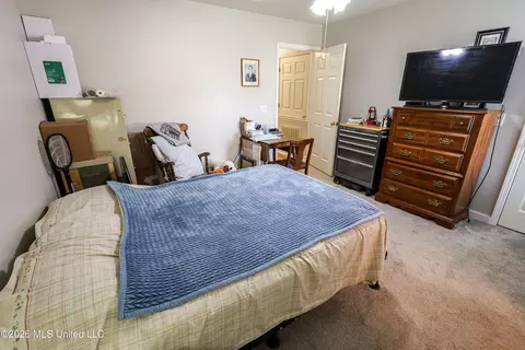 Bedroom - 486 Mockingbird Cir, Brandon, MS 39047 photo 2 of 7