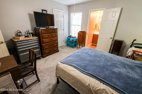 Bedroom - 486 Mockingbird Cir, Brandon, MS 39047 photo 4 of 7