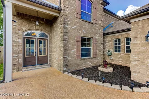 1436 N Arbor Lake Dr, Horn Lake, MS 38637