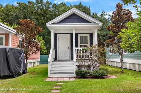 2003 Government St #2, Ocean Springs, MS 39564