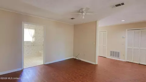 Living - 5154 Sunnyvale Dr, Jackson, MS 39211 photo 10 of 10