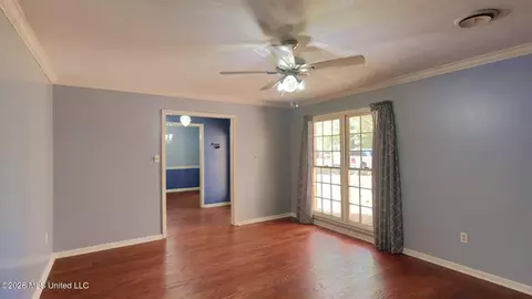 Living - 5154 Sunnyvale Dr, Jackson, MS 39211 photo 2 of 10