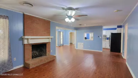 Living - 5154 Sunnyvale Dr, Jackson, MS 39211 photo 6 of 10