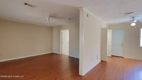 Living - 5154 Sunnyvale Dr, Jackson, MS 39211 photo 9 of 10