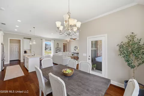 Dining - 521 Carpenter Cv, Madison, MS 39110 photo 2 of 2