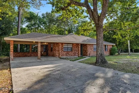 139 Ridgeview Dr, Carriere, MS 39426