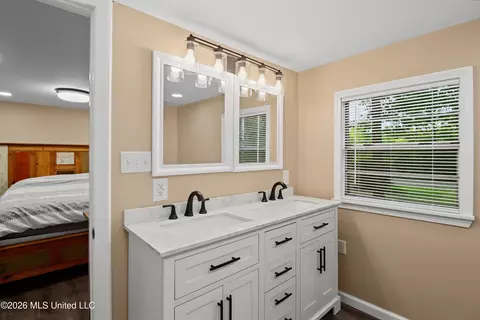 Bath - 8 Woods Rd, Wiggins, MS 39577 photo 1 of 4