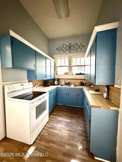 Kitchen - 352 Mary St, Brookhaven, MS 39601 photo 2 of 2