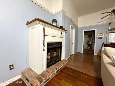 Entry Way - 352 Mary St, Brookhaven, MS 39601 photo 1 of 1
