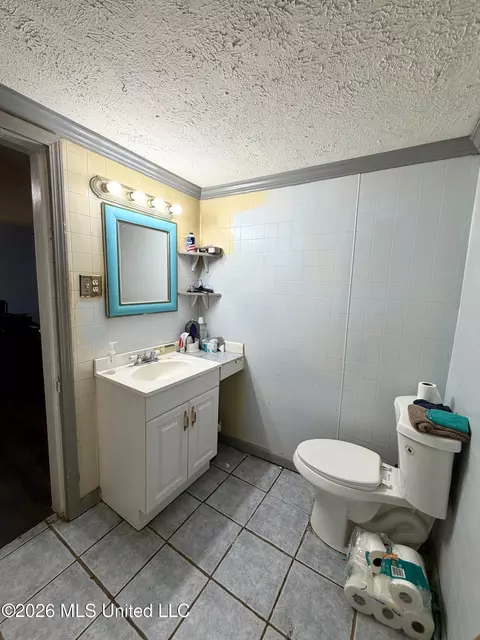 Bath - 352 Mary St, Brookhaven, MS 39601 photo 1 of 2