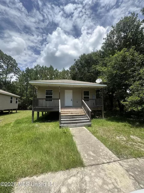 6194 E Ridley St, Bay Saint Louis, MS 39520