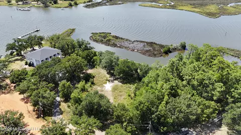 6209 Point Porteaux Rd, Ocean Springs, MS 39564