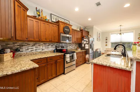 Kitchen - 1668 Farindale Cv, Nesbit, MS 38651 photo 1 of 3