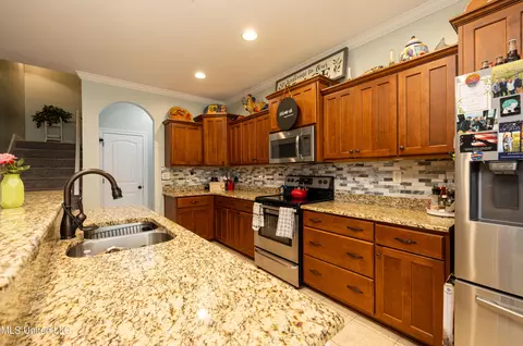 Kitchen - 1668 Farindale Cv, Nesbit, MS 38651 photo 2 of 3
