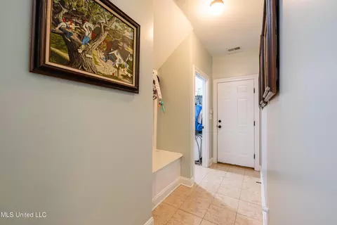 Entry Way - 1668 Farindale Cv, Nesbit, MS 38651 photo 2 of 2