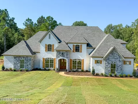 357 Poplar Ln, Holly Springs, MS 38635
