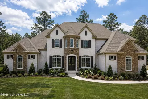 357 Poplar Ln, Holly Springs, MS 38635