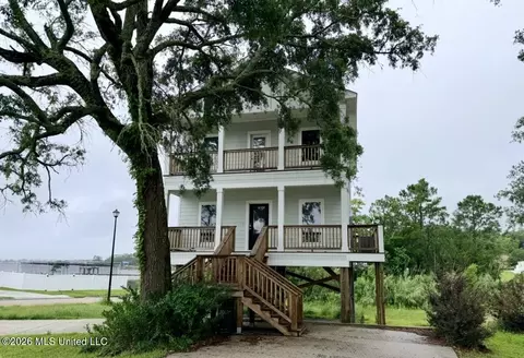 759 Baybreeze Dr, Biloxi, MS 39532
