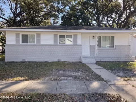 1906 Harrison Ave, Pascagoula, MS 39567