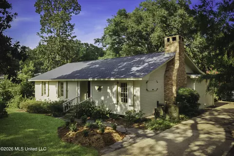 414 General Pershing Ave, Ocean Springs, MS 39564