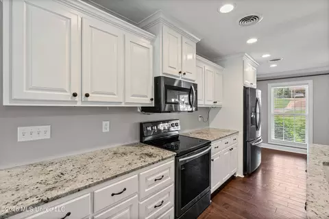 Kitchen - 4308 Mockingbird Rd, Oxford, MS 38655 photo 2 of 2