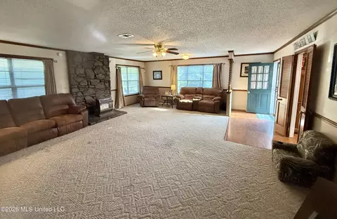 Living - 491 S Thunderbird Dr, Hernando, MS 38632 photo 1 of 1