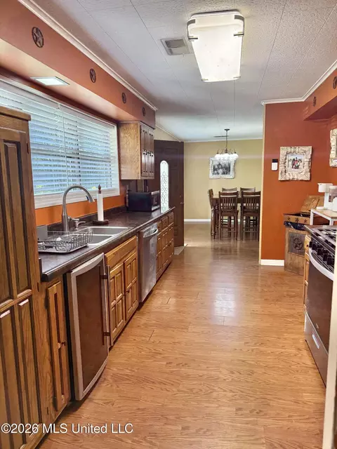 Kitchen - 491 S Thunderbird Dr, Hernando, MS 38632 photo 1 of 2