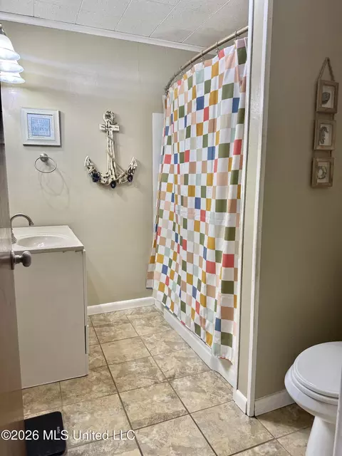 Bath - 491 S Thunderbird Dr, Hernando, MS 38632 photo 1 of 3