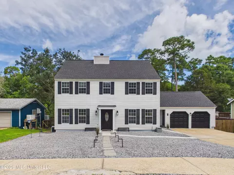 108 Penny Ct, Ocean Springs, MS 39564
