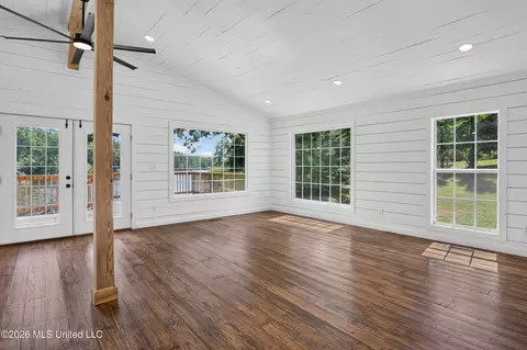 Living - 2881 Cr 424, Ripley, MS 38663 photo 2 of 2