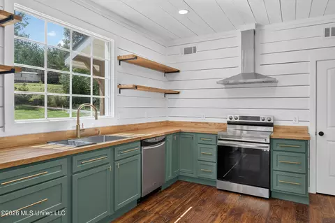 Kitchen - 2881 Cr 424, Ripley, MS 38663 photo 2 of 6