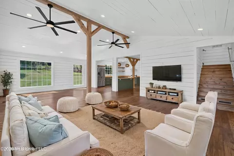Living - 2881 Cr 424, Ripley, MS 38663 photo 3 of 3