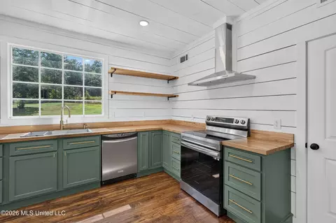 Kitchen - 2881 Cr 424, Ripley, MS 38663 photo 3 of 6