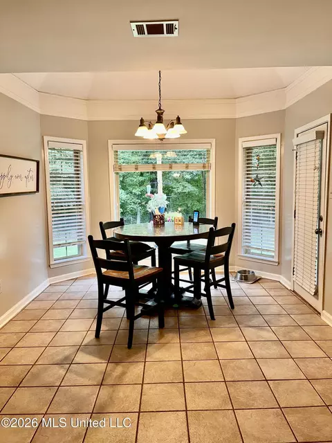 Dining - 5560 Poplar Corner Rd, Walls, MS 38680 photo 1 of 3
