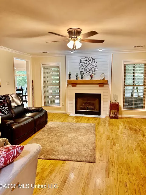 Living - 5560 Poplar Corner Rd, Walls, MS 38680 photo 1 of 1