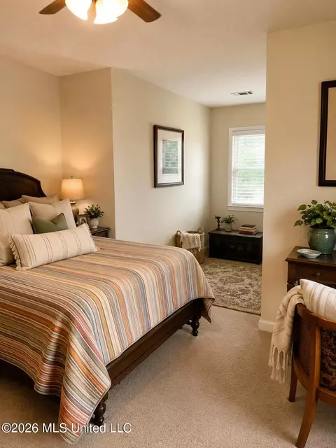 Bedroom - 5560 Poplar Corner Rd, Walls, MS 38680 photo 2 of 4