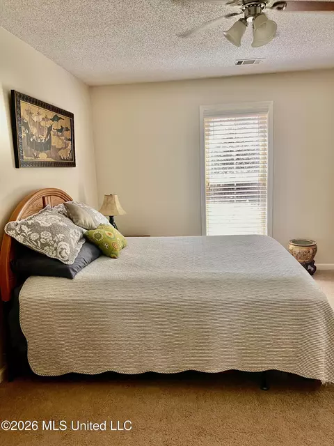 Bedroom - 5560 Poplar Corner Rd, Walls, MS 38680 photo 4 of 4