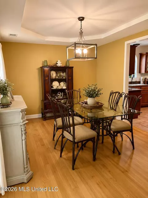 Dining - 5560 Poplar Corner Rd, Walls, MS 38680 photo 2 of 3